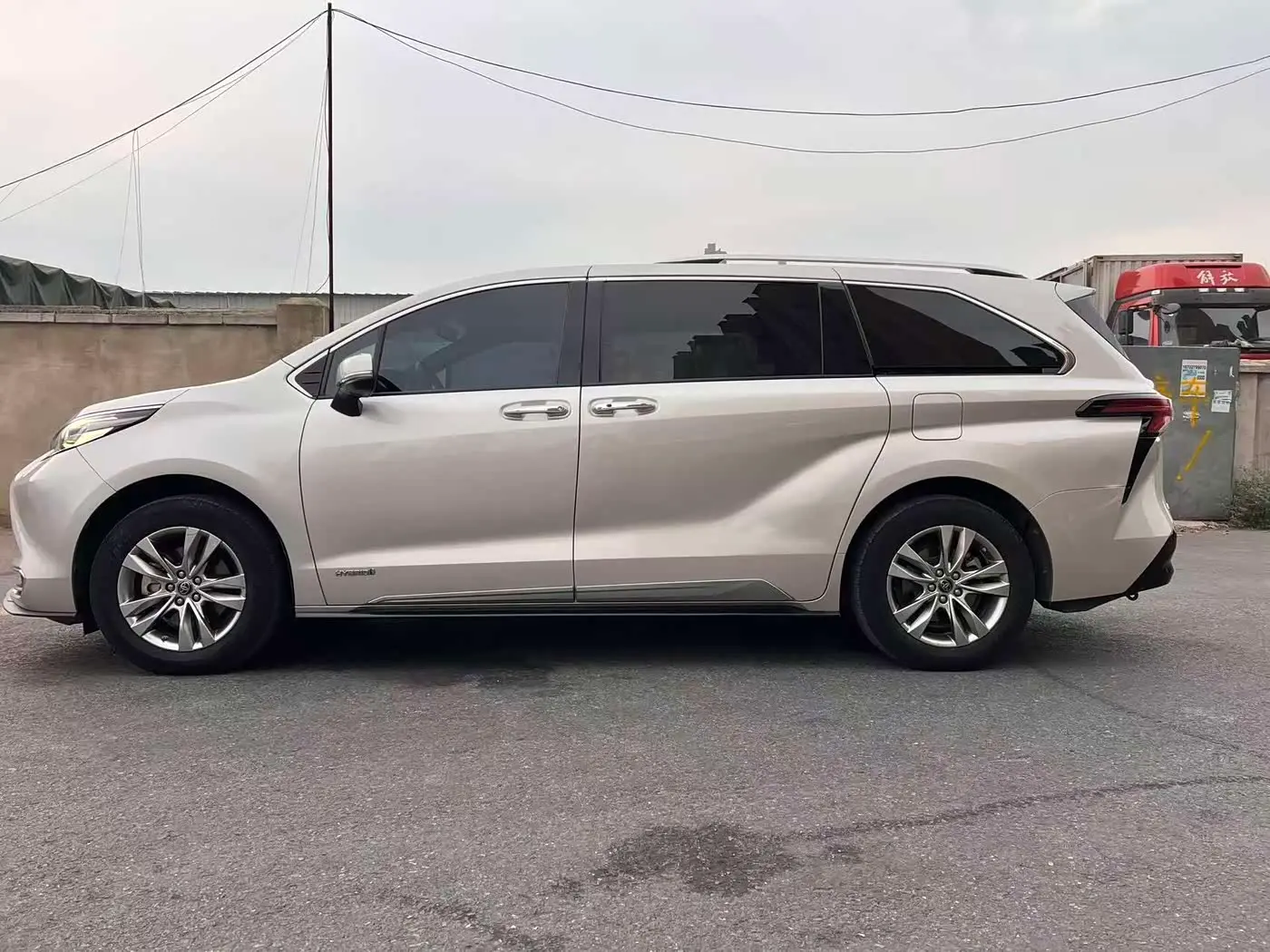 Toyota Sienna 2022 — Şəkil 4/18