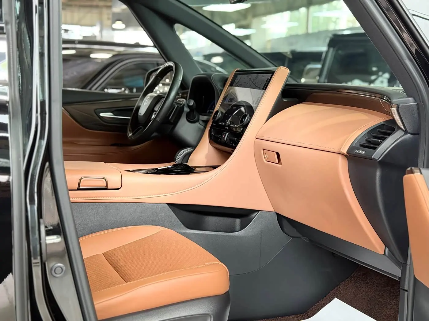 Toyota Alphard 2023 — Photo 12/20