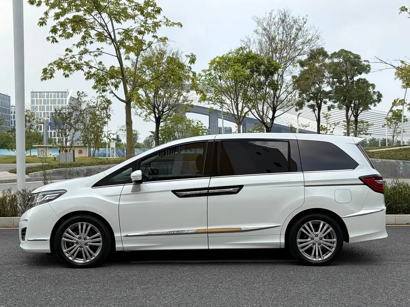 Honda Elysion 2018 — Photo 4/20