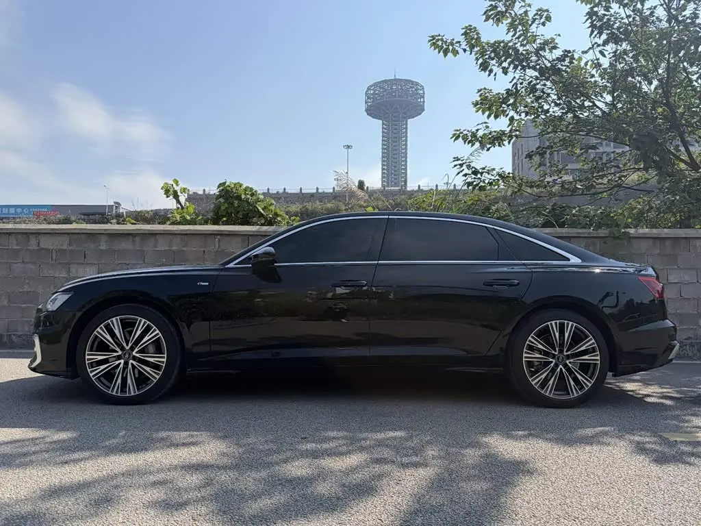 Audi A6L 2025 — Photo 8/9