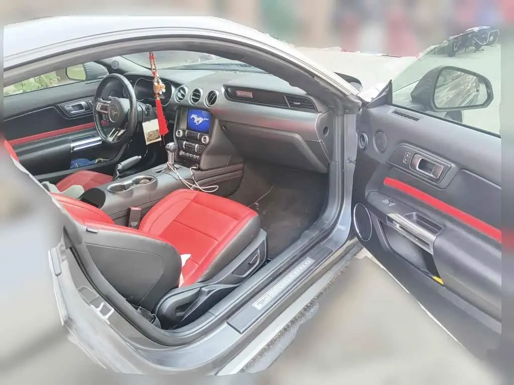 Ford Mustang 2022 — Photo 13/13
