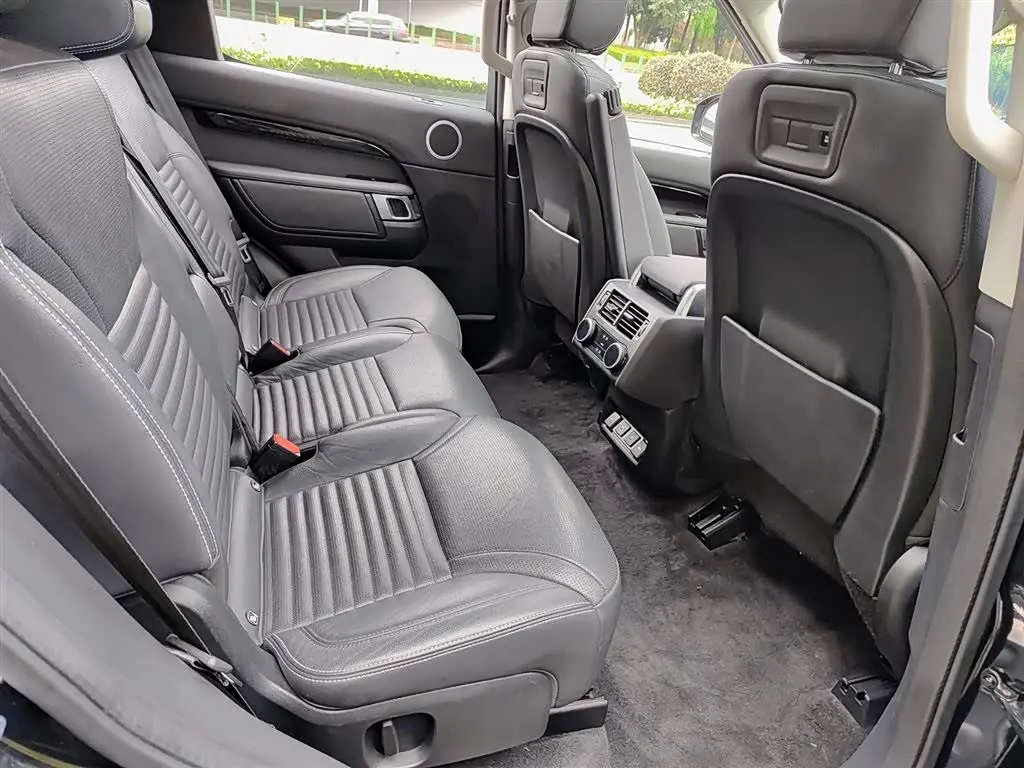 Land Rover Discovery 2021 — Photo 11/11