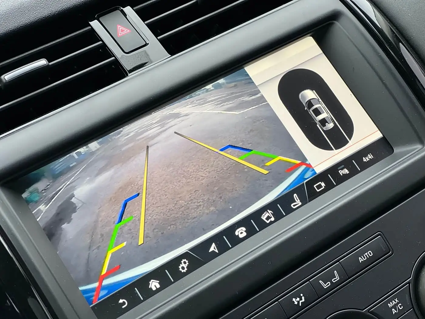 Land Rover Discovery 2019 — Photo 18/18