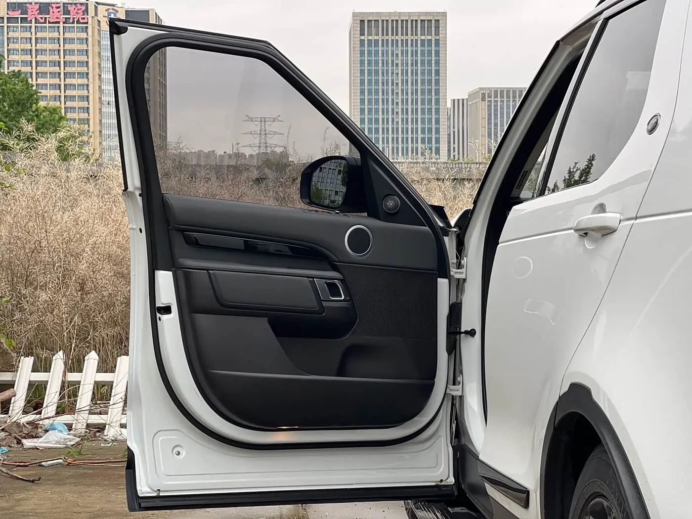 Land Rover Discovery 2019 — Photo 7/18