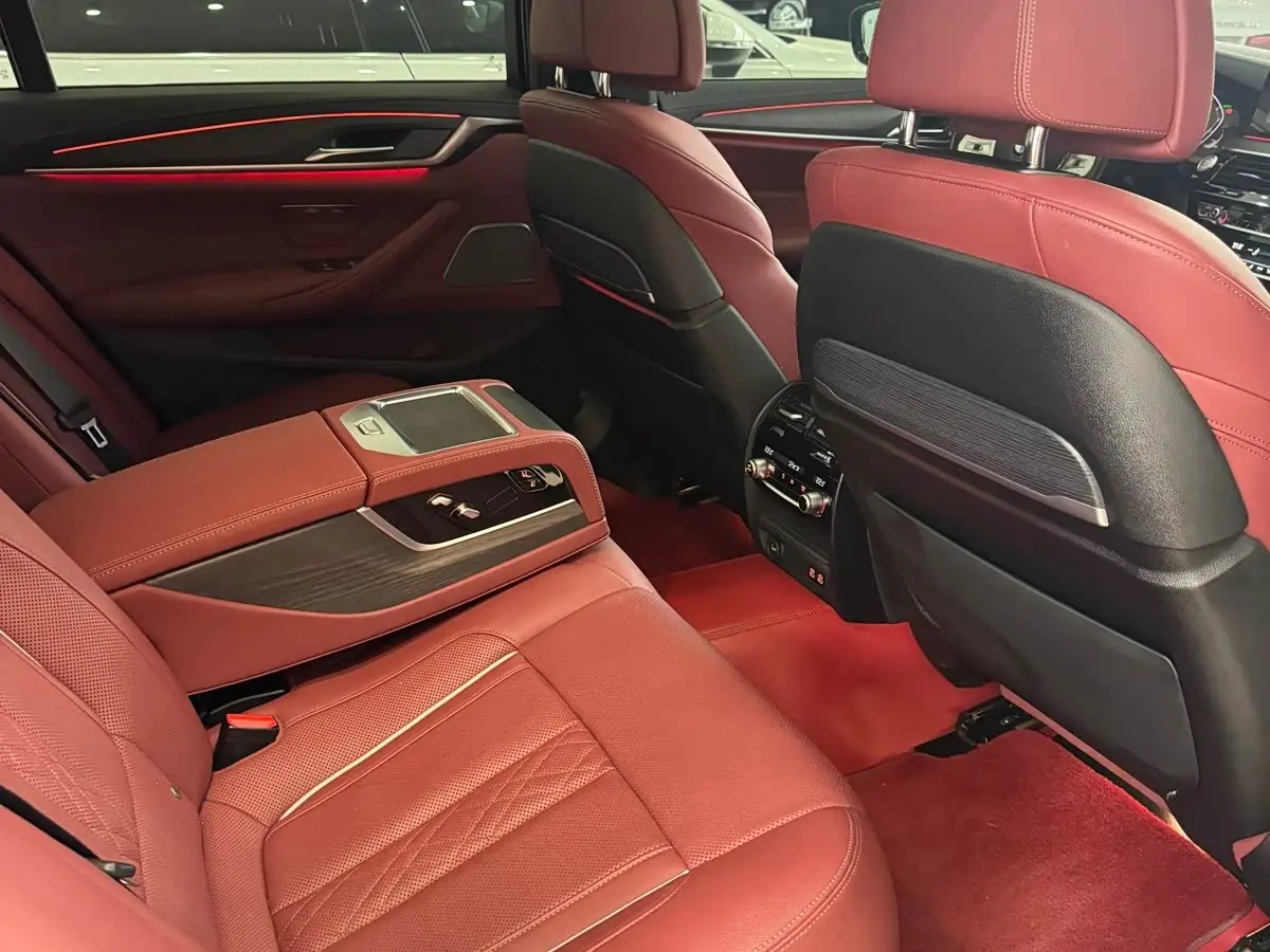 BMW 5 Series 2023 — Şəkil 8/12