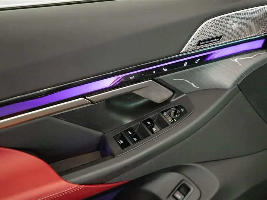 BMW 5 Series 2025 — Photo 12/20