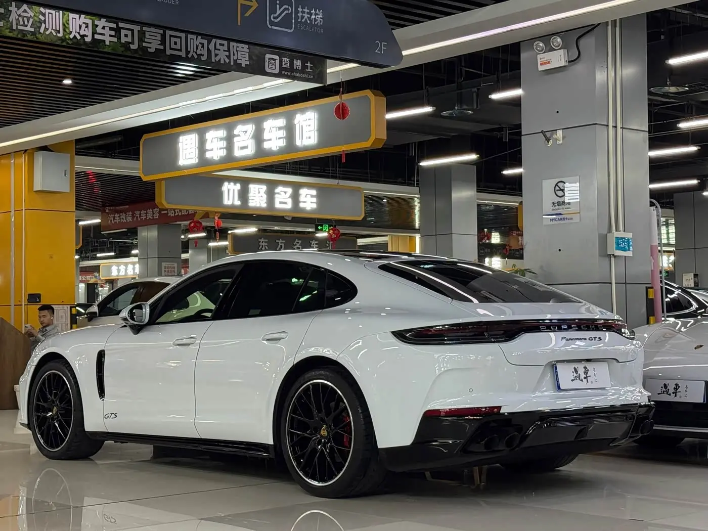 Porsche Panamera 2023 — Photo 17/17