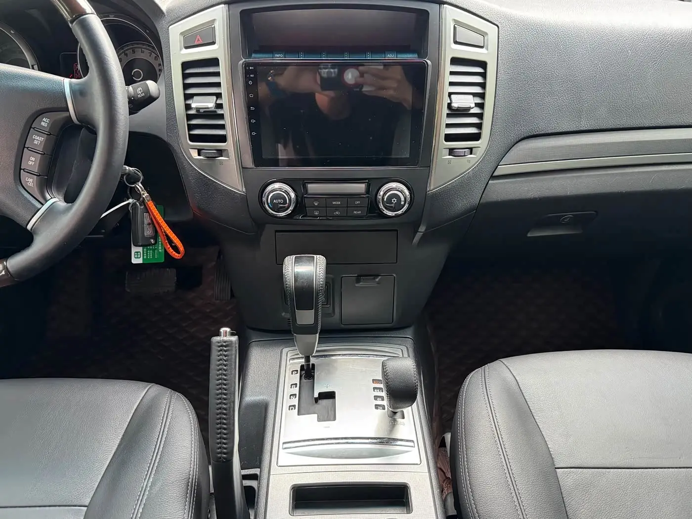 Mitsubishi Pajero 2015 — Şəkil 15/20