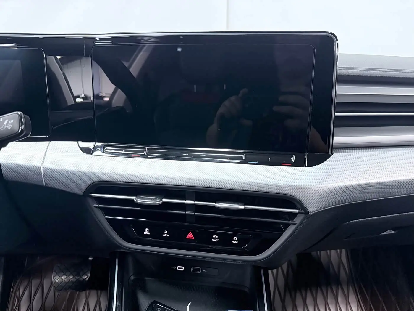 Volkswagen Lamando 2023 — Photo 14/20
