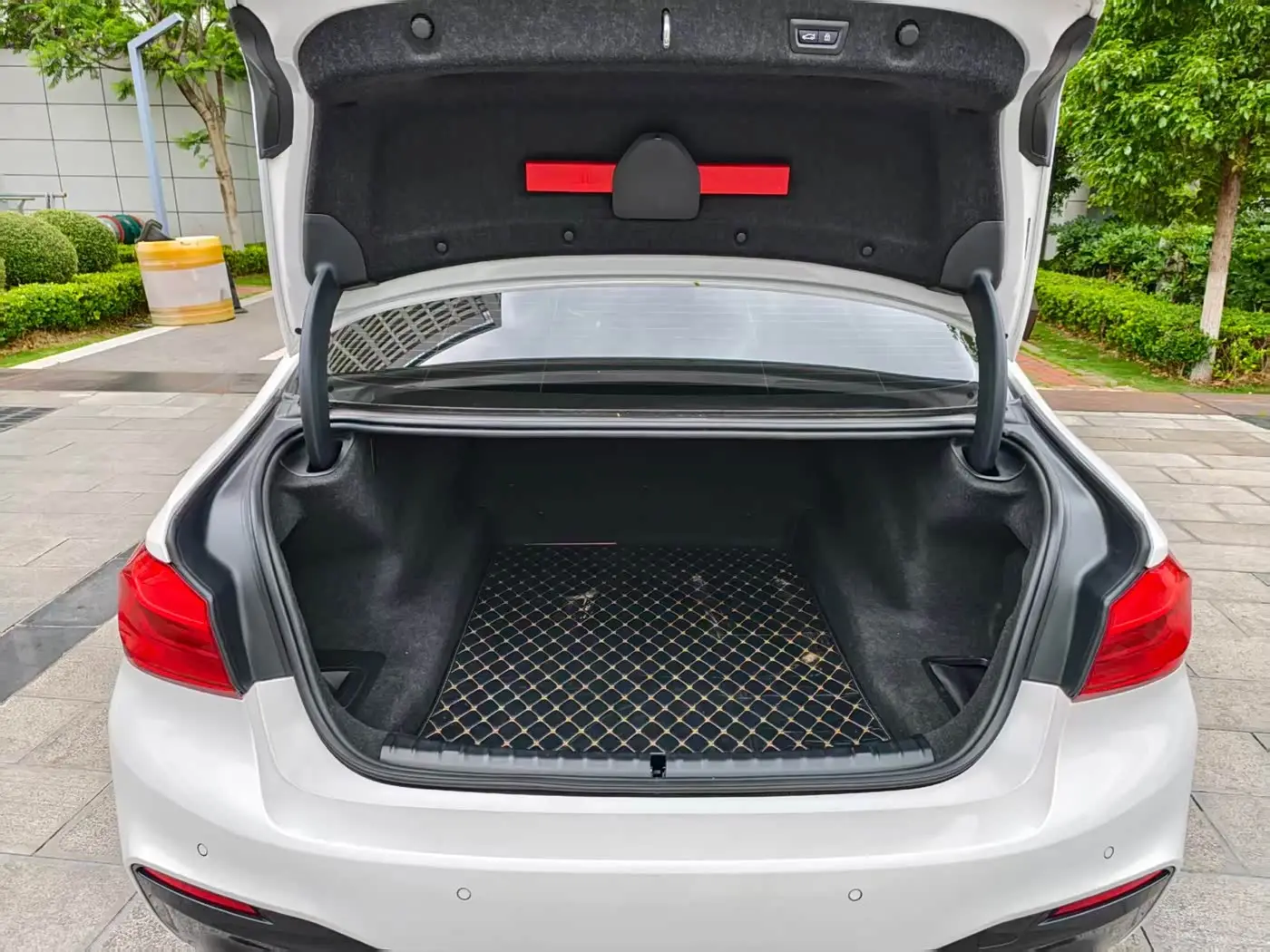 BMW 5 Series 2020 — Photo 8/14