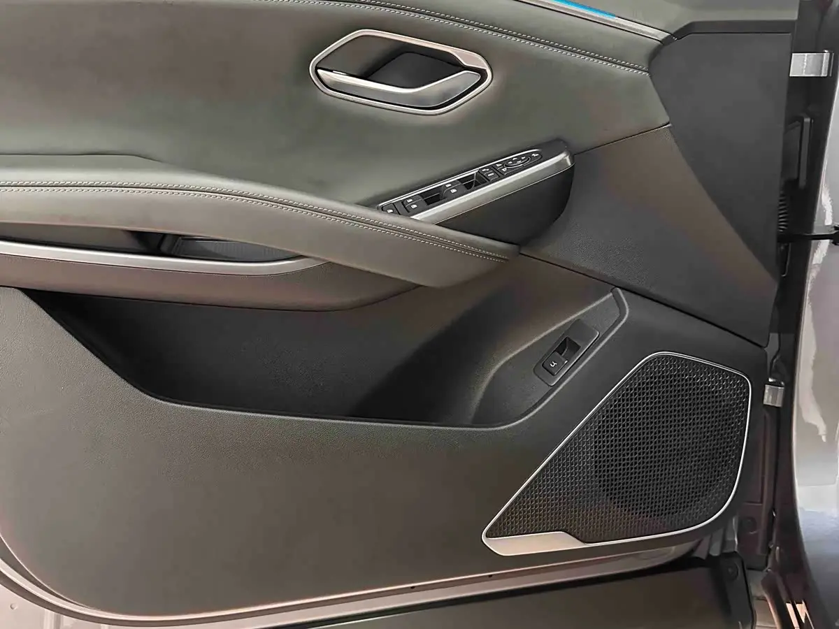 BYD Song L DM-i 2025 — Photo 8/20