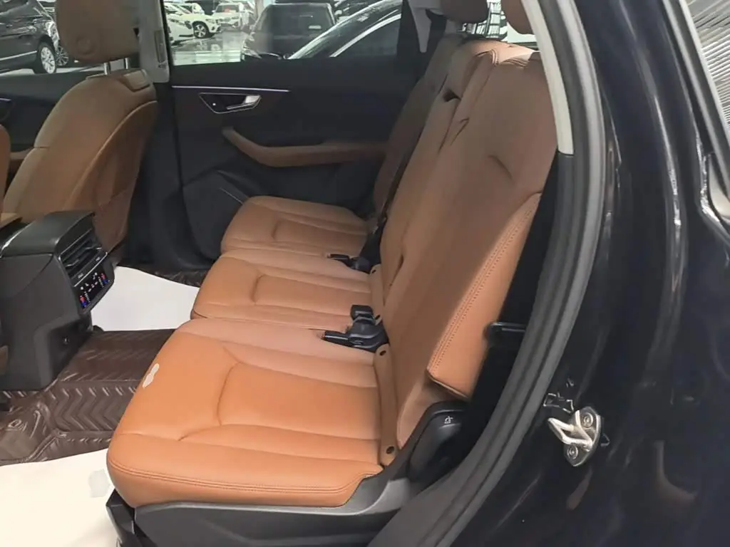 Audi Q7 2021 — Şəkil 17/20