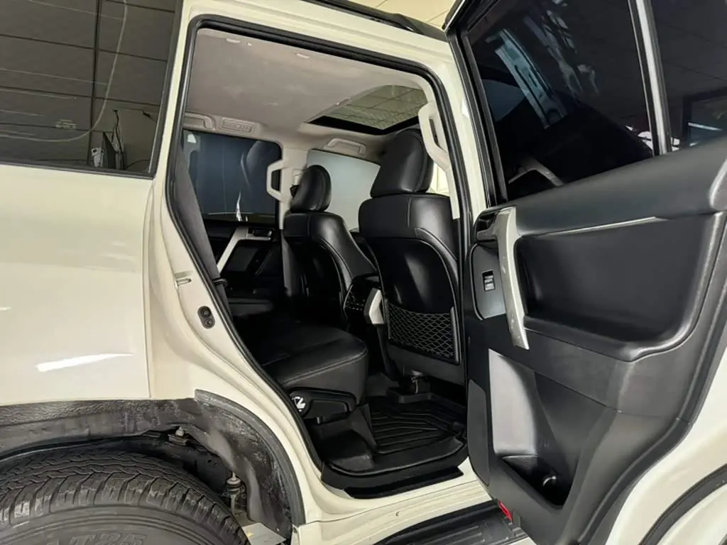 Toyota Prado 2020 — Photo 6/20