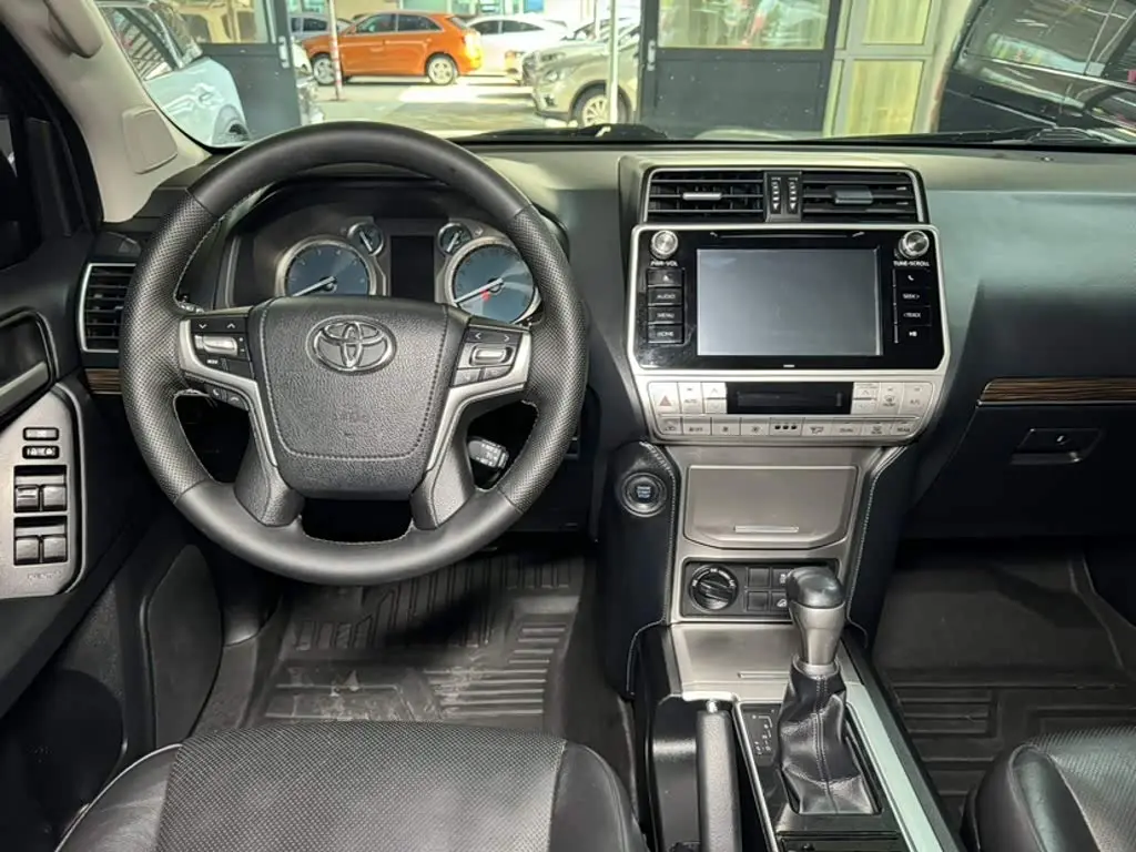 Toyota Prado 2020 — Photo 13/20