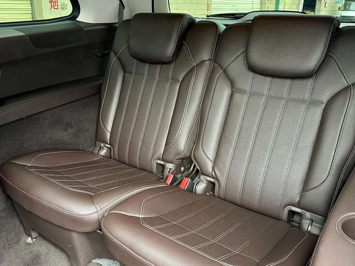 Mercedes-Benz GLS 2016 — Photo 15/20