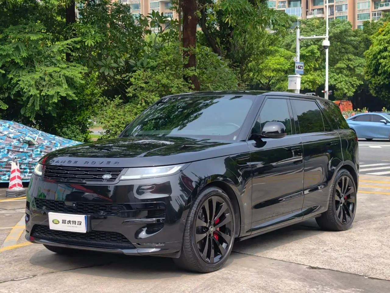 Land Rover Range Rover Sport 2023 — Фото 1/13