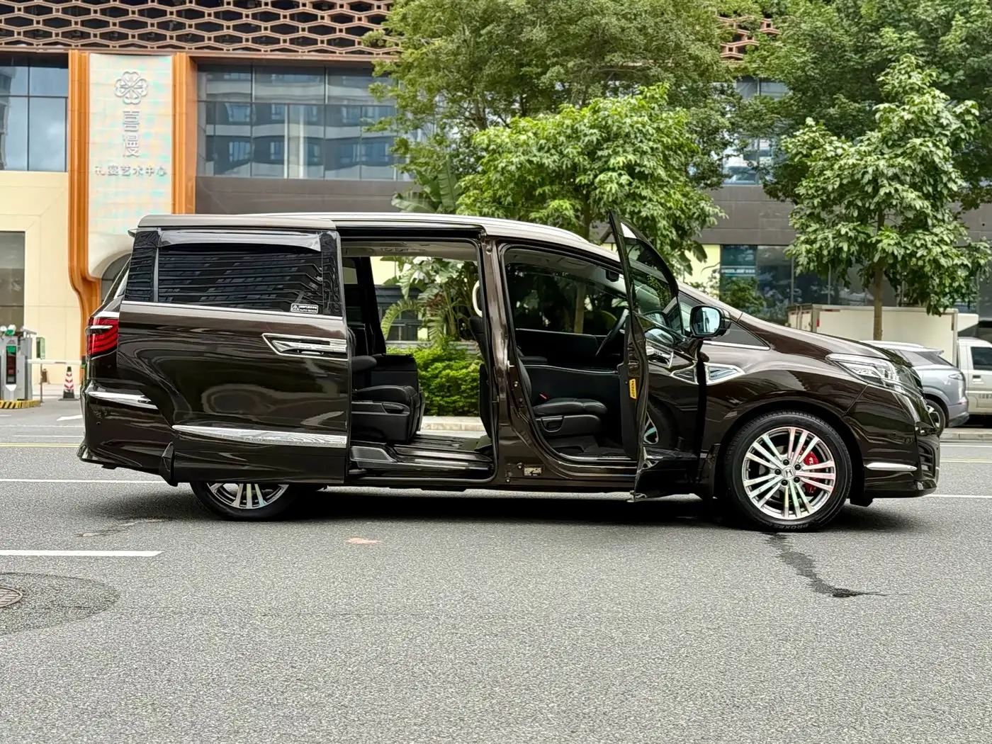 Honda Elysion 2017 — Photo 20/20