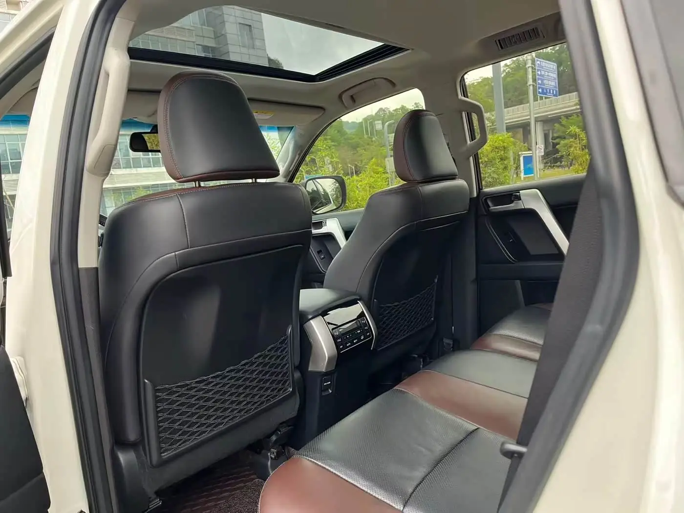 Toyota Prado 2019 — Photo 9/15
