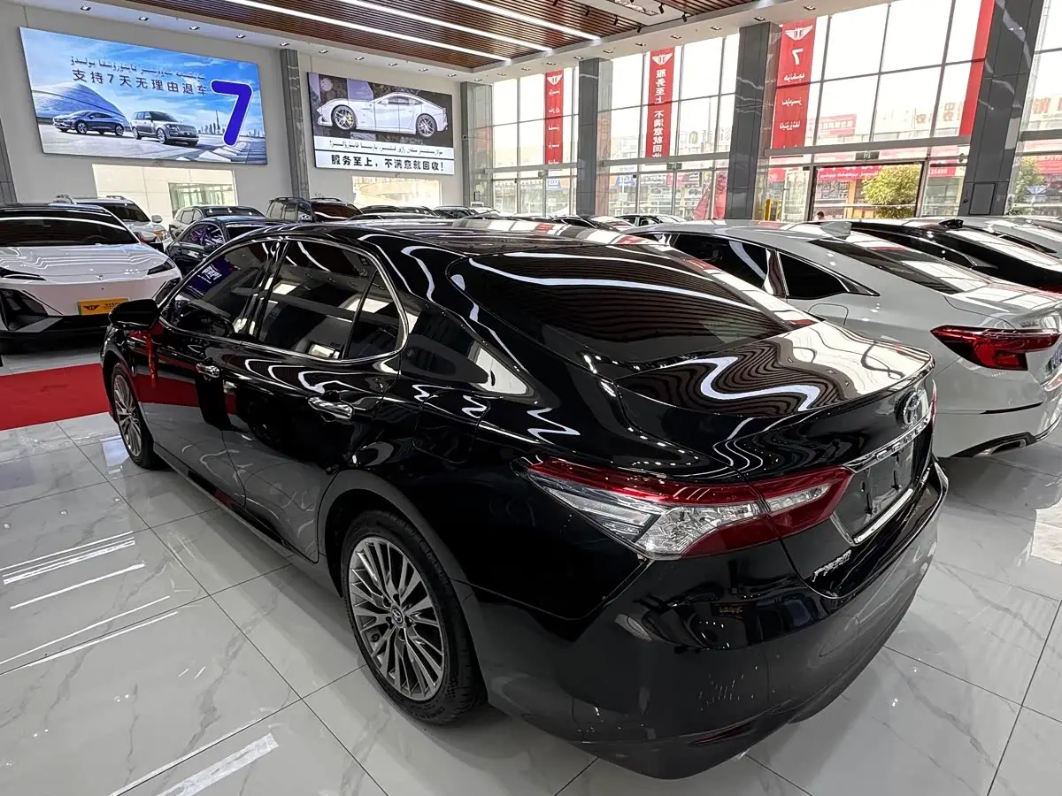 Toyota Camry 2020 — Photo 11/14