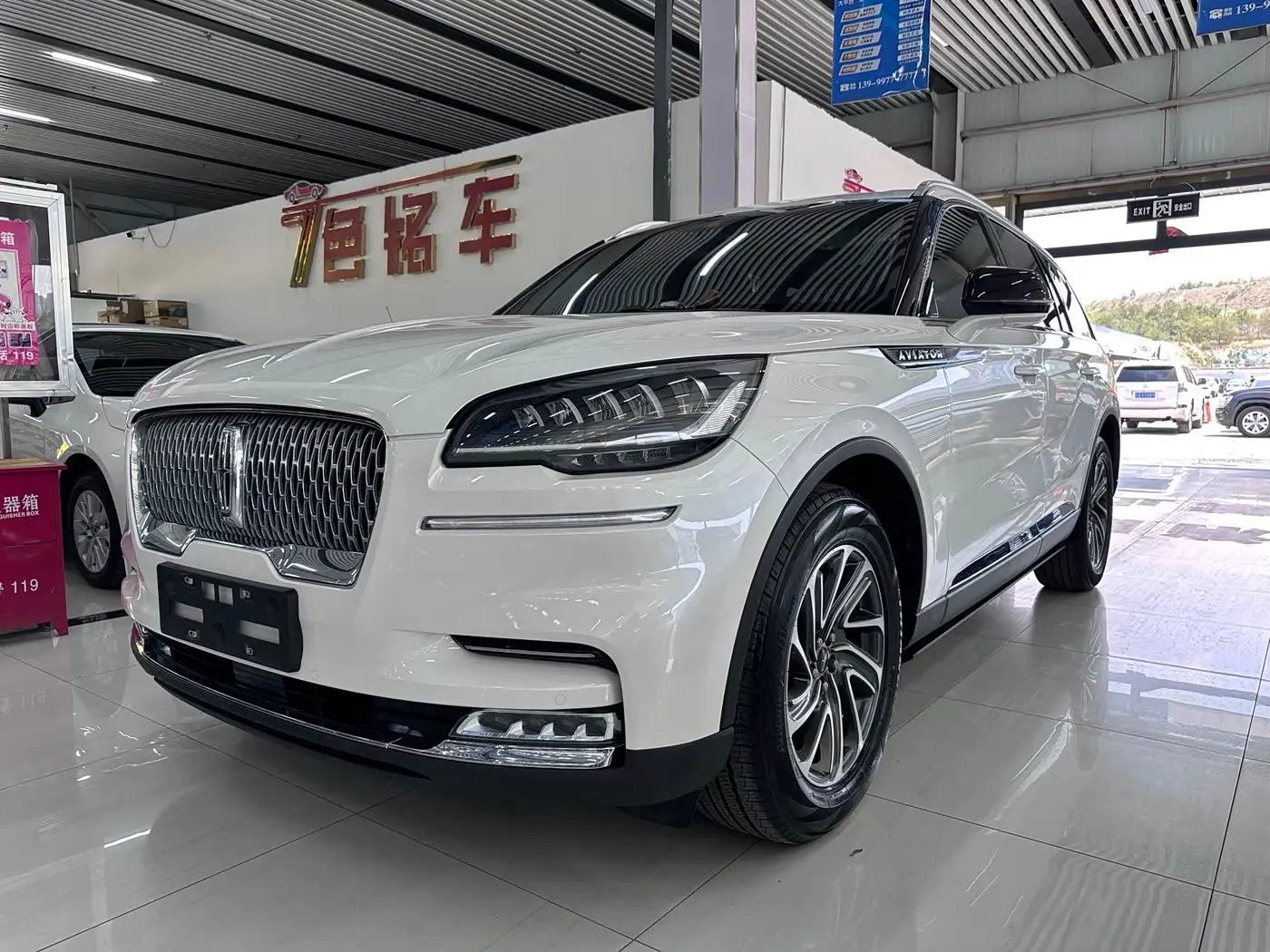 Lincoln Aviator 2023 — Фото 1/16