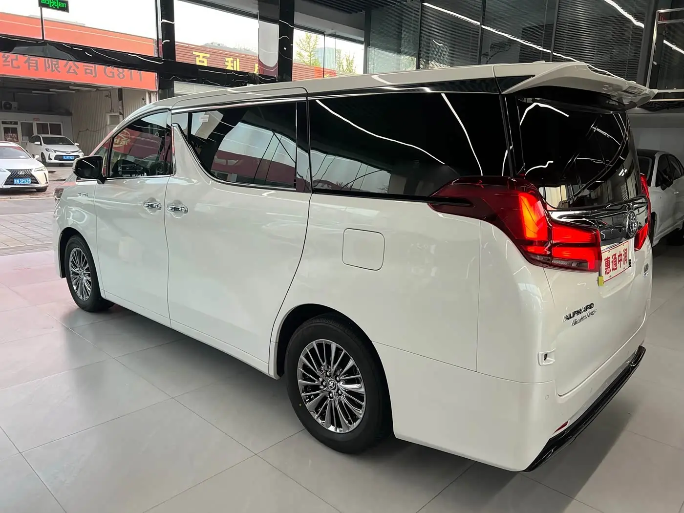 Toyota Alphard 2021 — Photo 5/18
