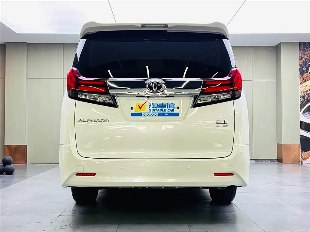 Toyota Alphard 2017 — Photo 5/17