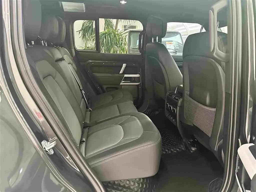 Land Rover Defender 2023 — Photo 12/19