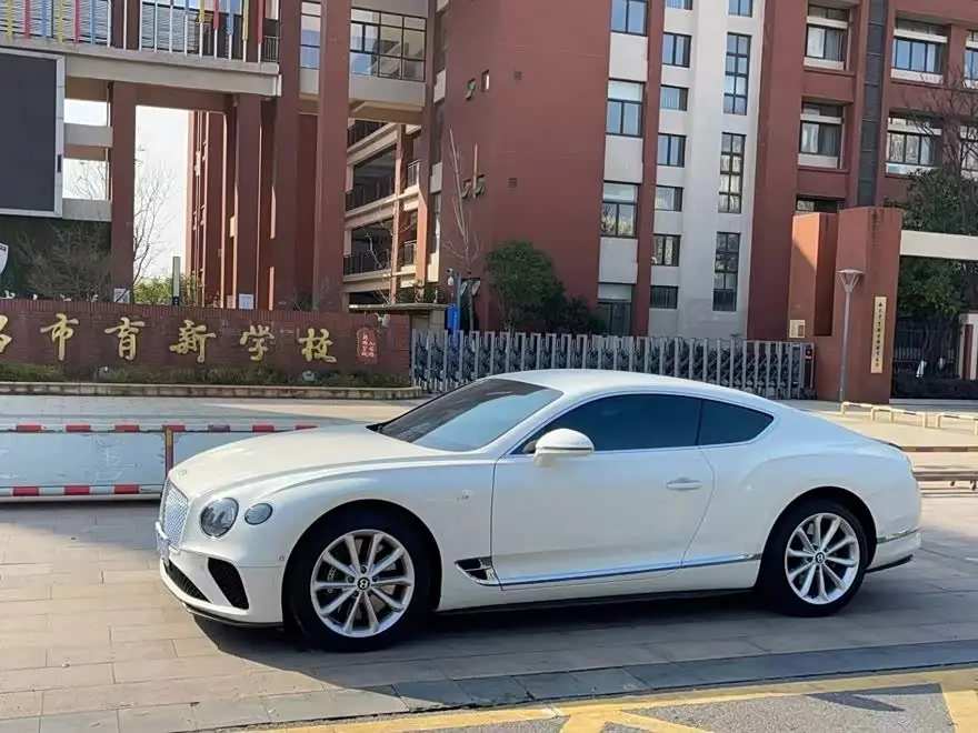 Bentley Continental 2021 — Фото 2/9