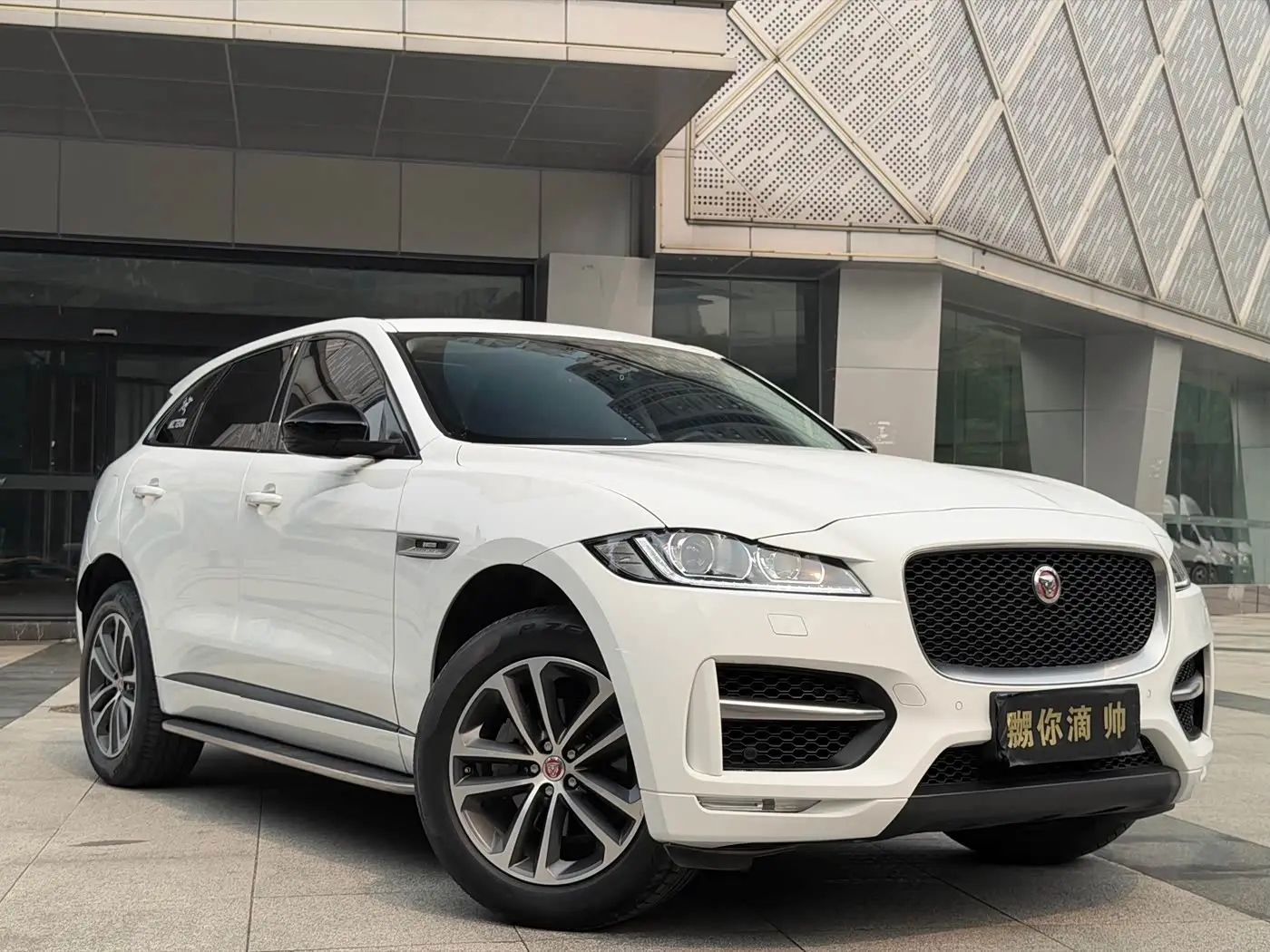 Jaguar F-PACE 2018 — Фото 3/12