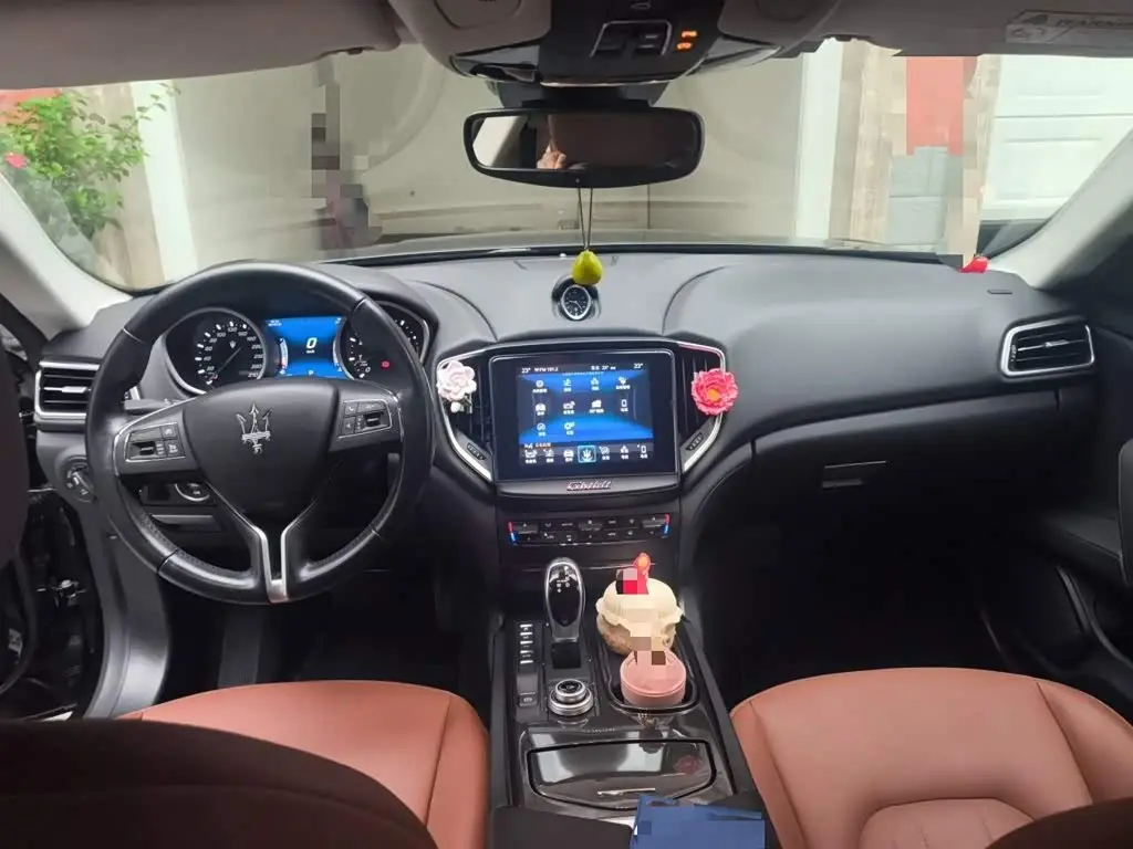 Maserati Ghibli 2018 — Şəkil 13/20