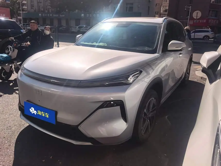 Geely Galaxy Galaxy Starship 7 EM-i 2024 — Фото 1/16