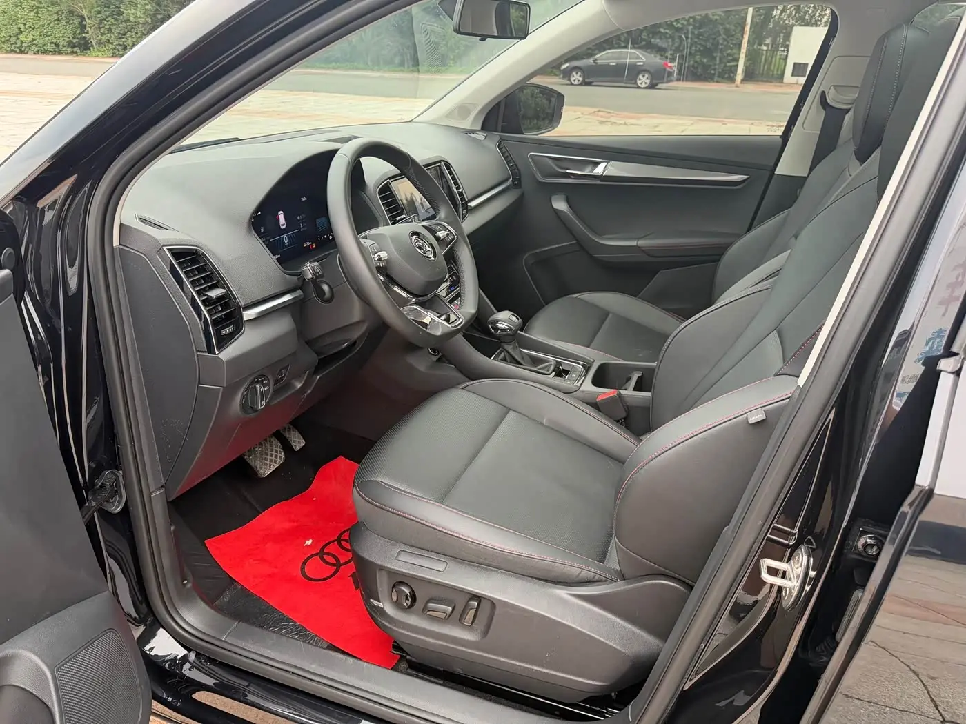 Škoda Karoq 2023 — Photo 4/20