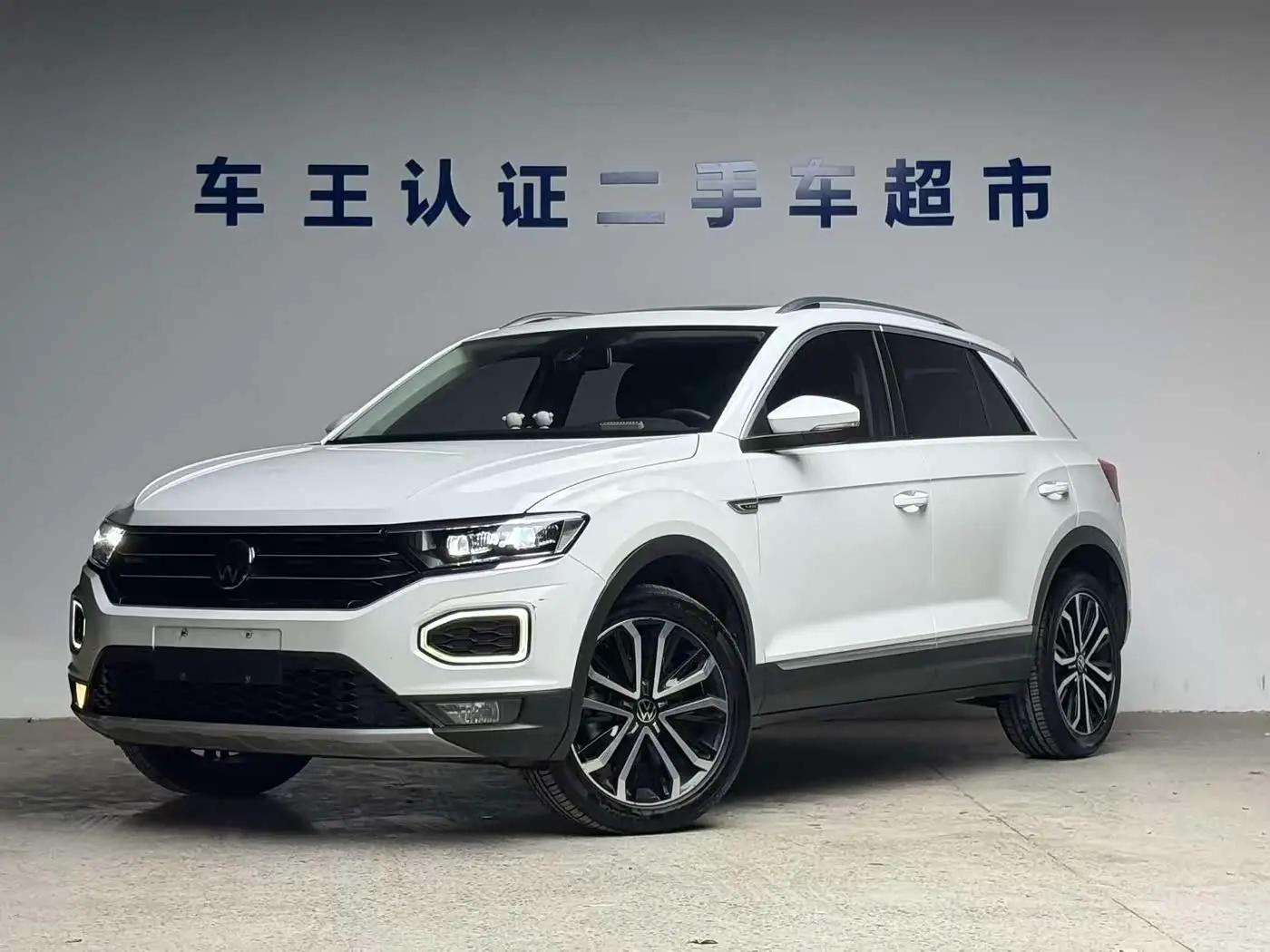 Volkswagen T-ROC 2021 — Photo 1/14