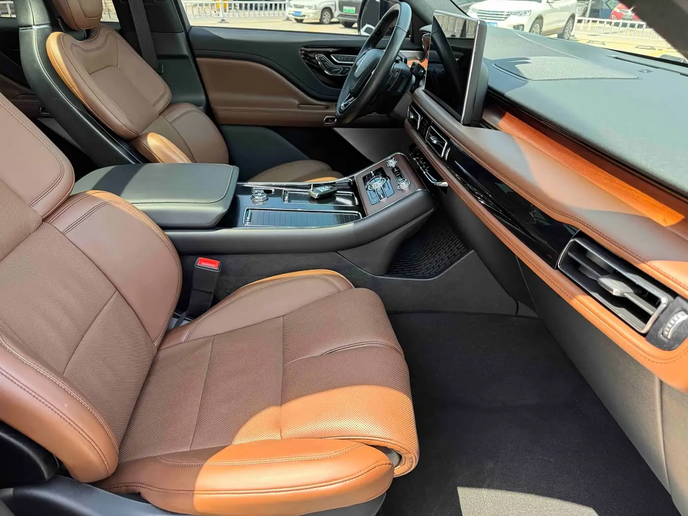Lincoln Aviator 2021 — Photo 9/20