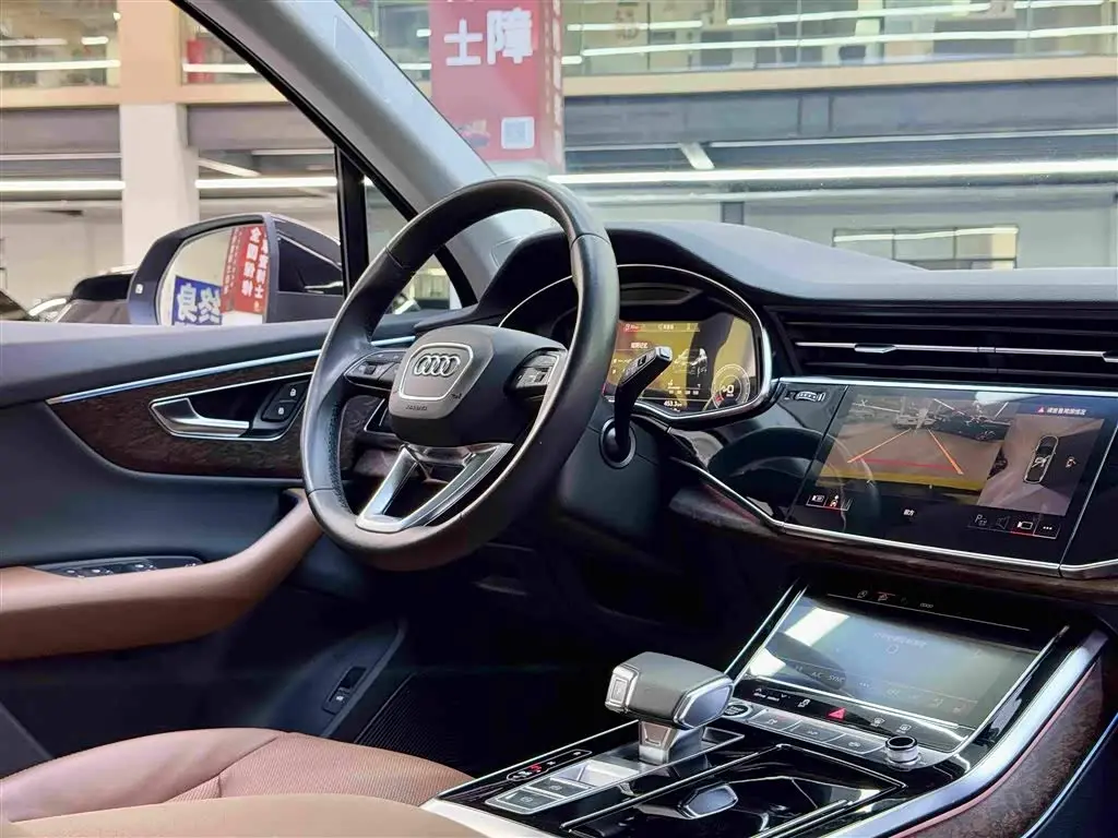 Audi Q7 2021 — Şəkil 15/18