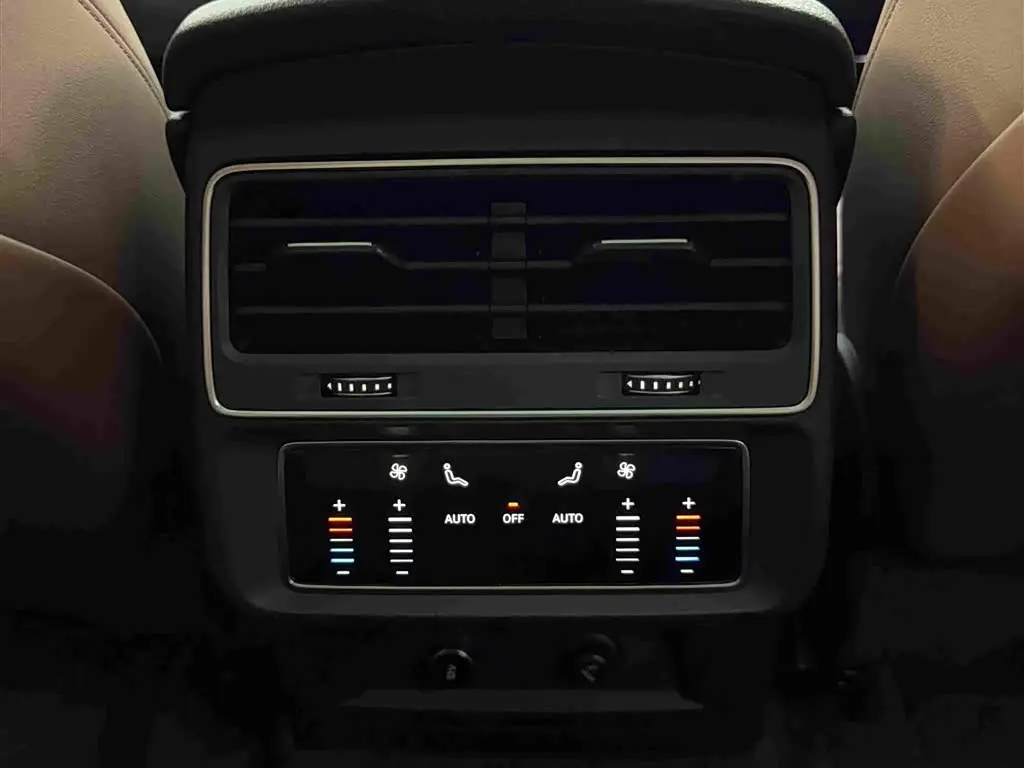 Audi Q7 2021 — Şəkil 9/18