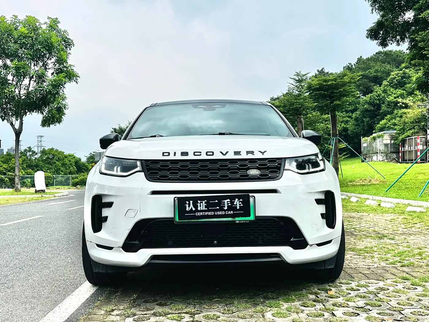 Land Rover Discovery Sport PHEV 2022 — Фото 2/19