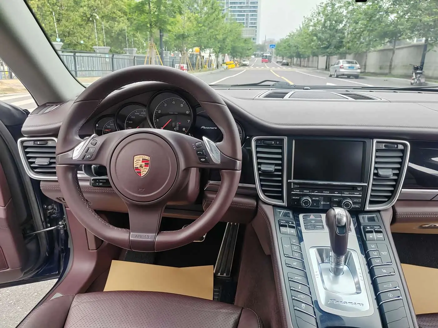 Porsche Panamera 2011 — Photo 8/16