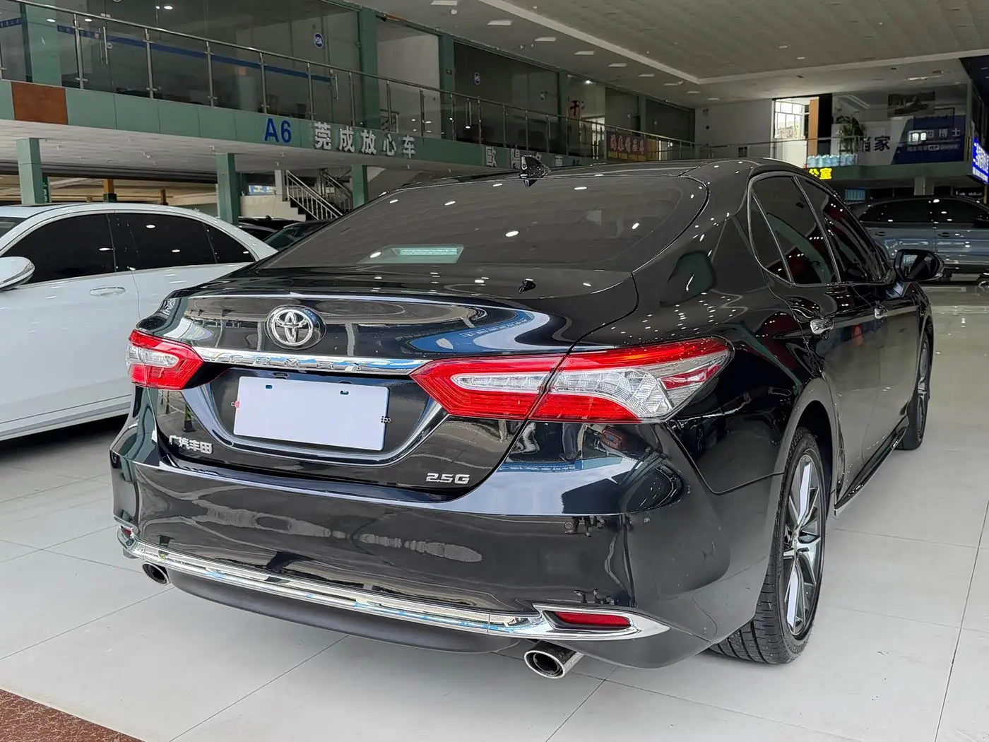 Toyota Camry 2023 — Şəkil 11/17