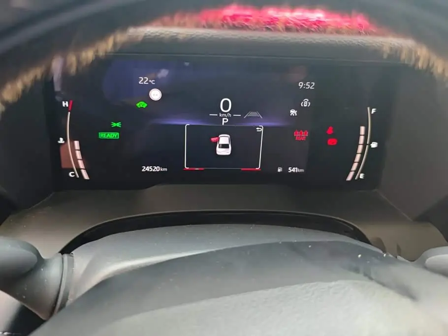 Toyota Camry 2024 — Фото 14/16