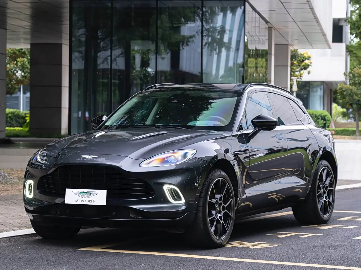 Aston Martin DBX 2020 — Фото 1/20