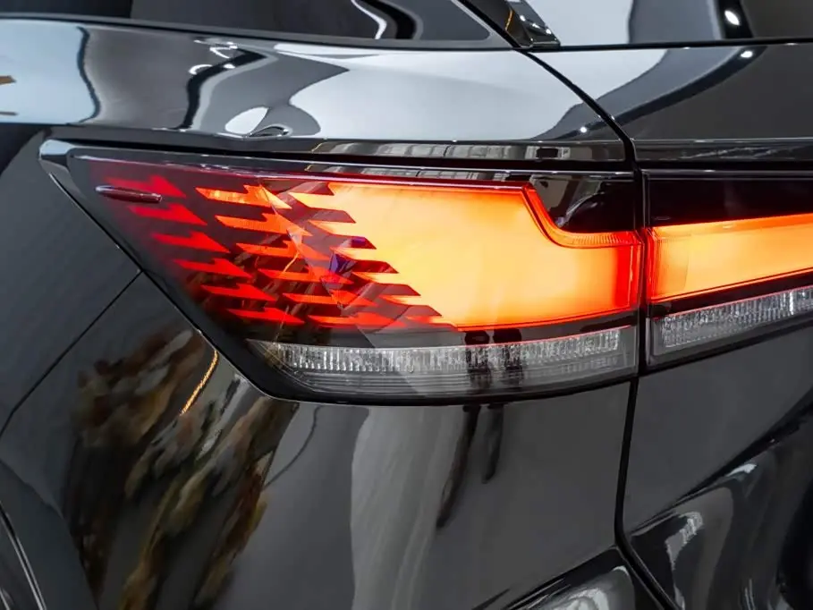 Lexus RX 2023 — Фото 9/20
