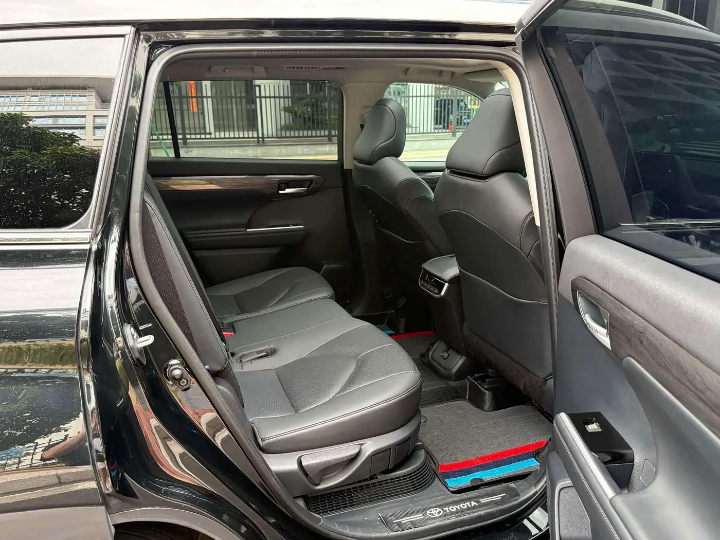 Toyota Highlander 2025 — Фото 13/18