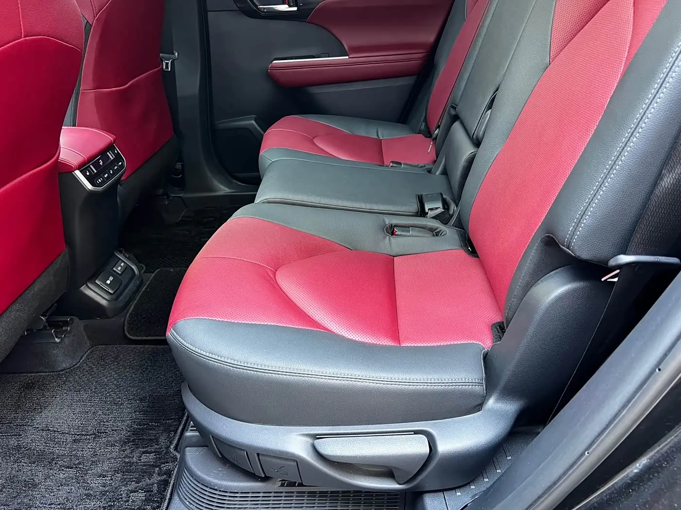 Toyota Crown Kluger 2022 — Photo 11/20