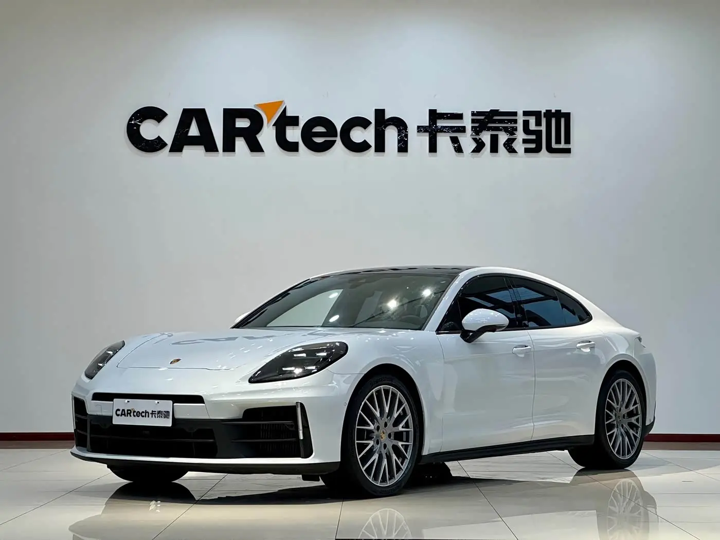 Porsche Panamera 2025 — Фото 1/20