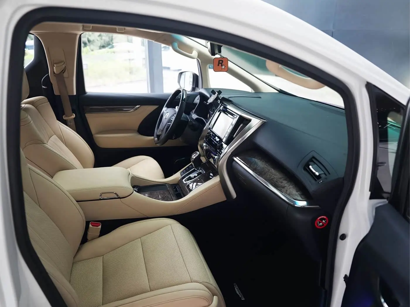 Toyota Alphard 2019 — Фото 7/14