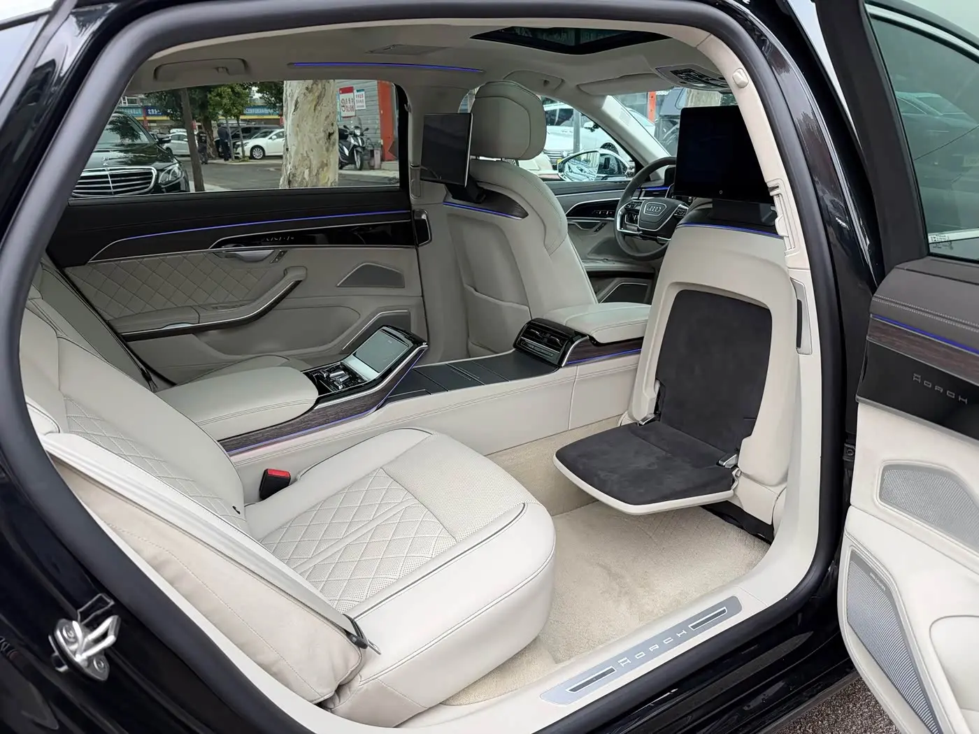 Audi A8 2022 — Şəkil 13/20