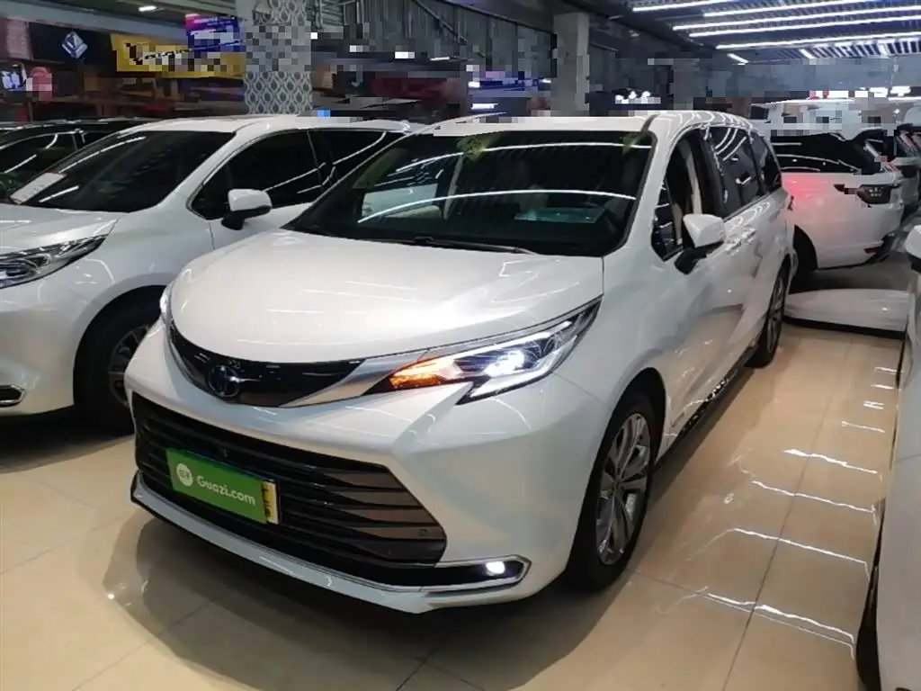 Toyota Sienna 2024 — Photo 2/20