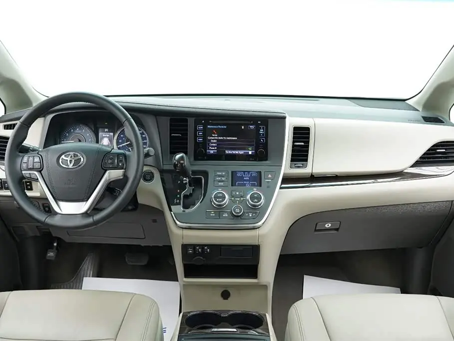 Toyota Sienna 2016 — Şəkil 15/20