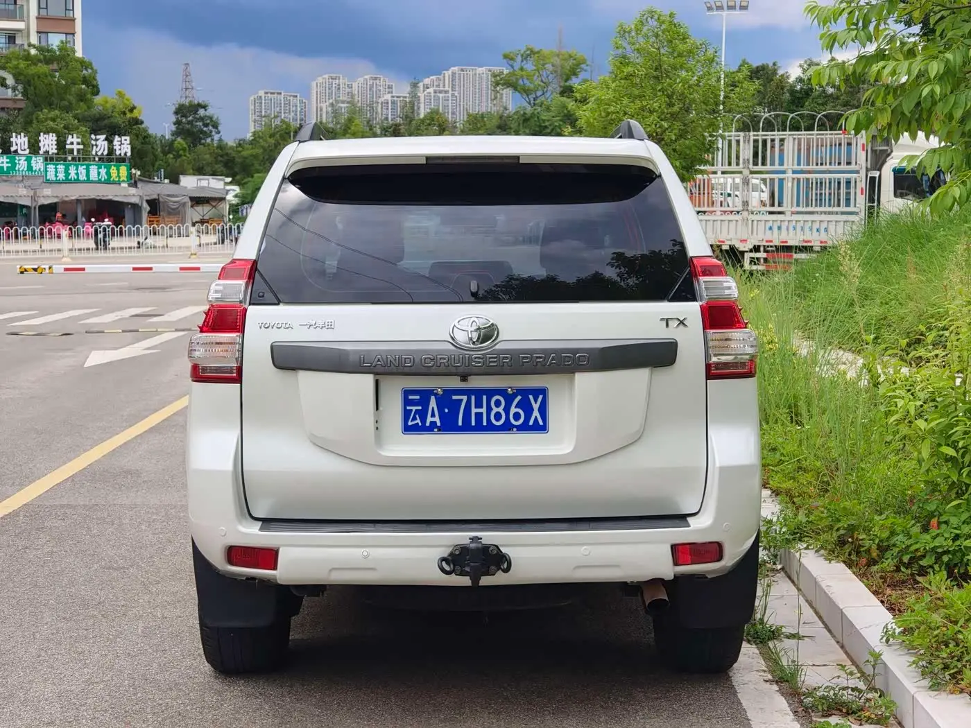 Toyota Prado 2017 — Photo 6/20
